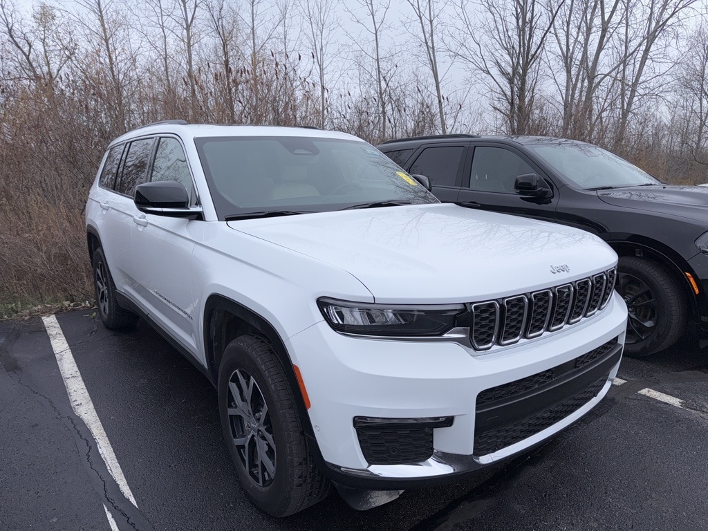 2024 Jeep Grand Cherokee Limited photo 3