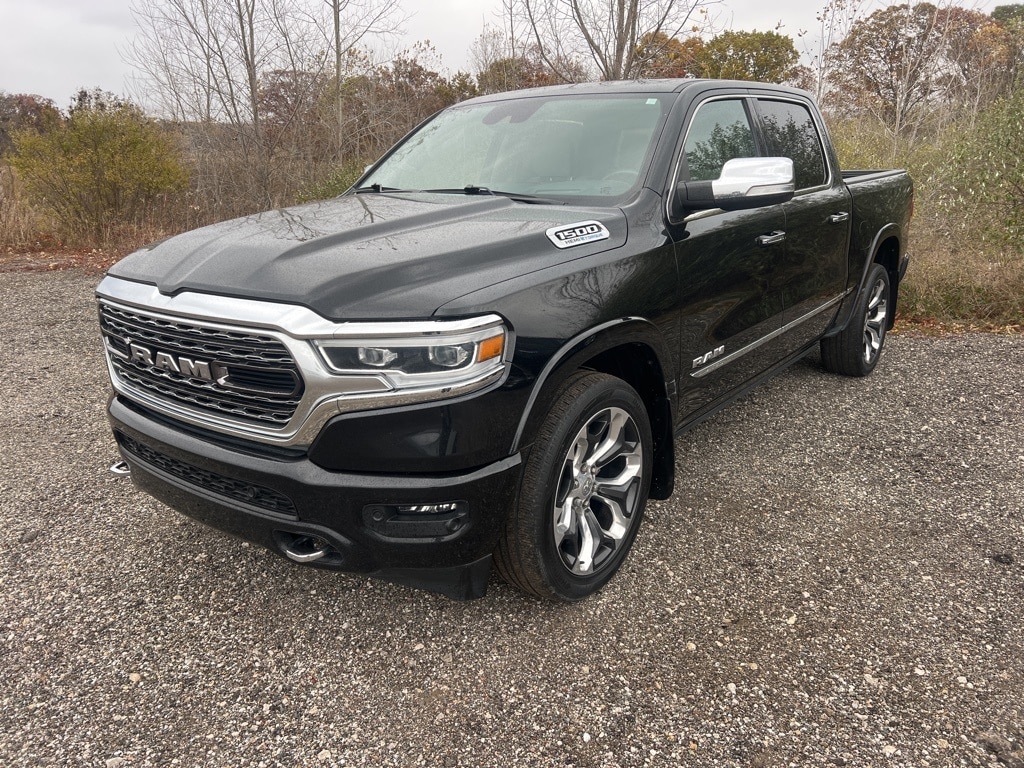 2022 Ram 1500 Limited photo 2