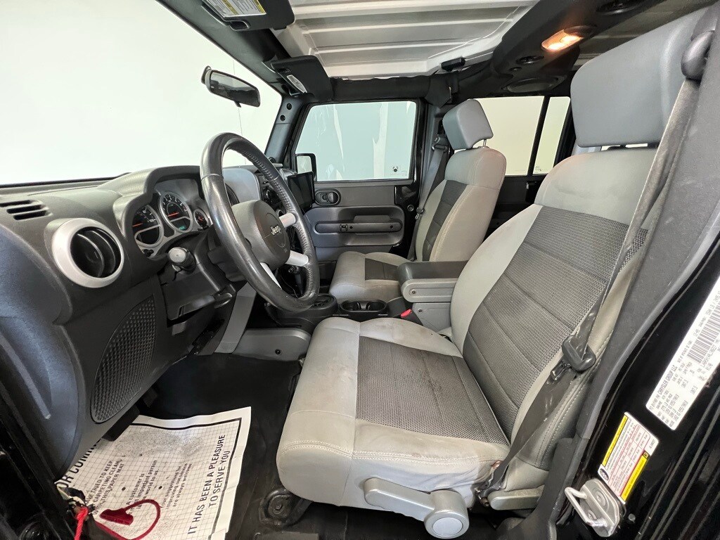 2010 Jeep Wrangler Unlimited Sahara photo 3