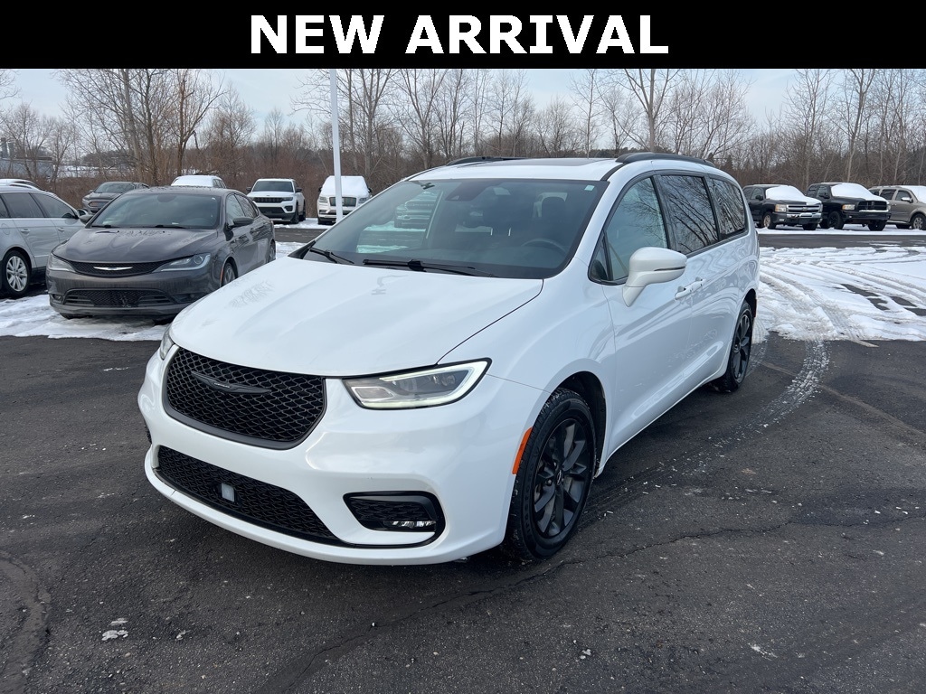 2021 Chrysler Pacifica Touring L's photo