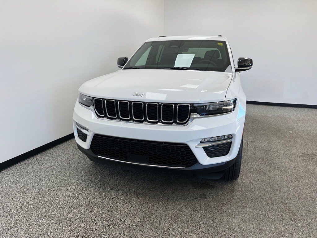 2025 Jeep Grand Cherokee Limited photo 2