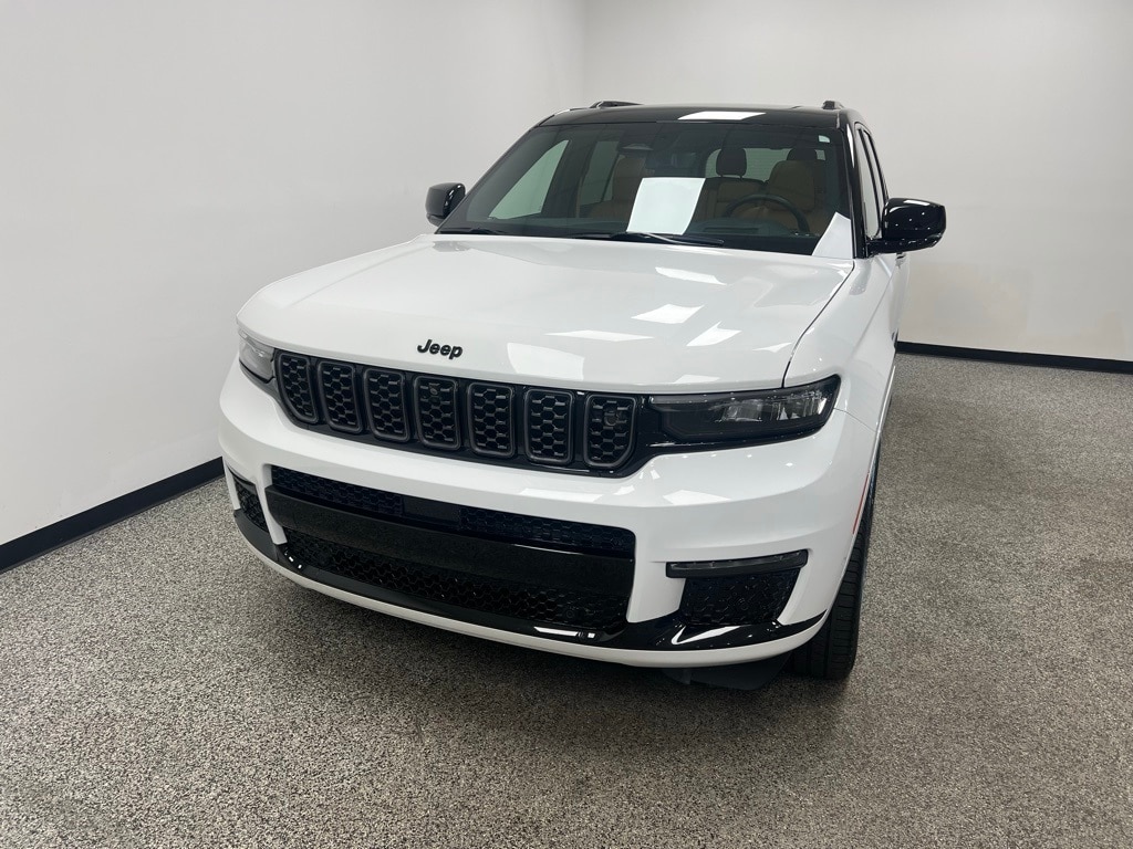 2024 Jeep Grand Cherokee L Summit Reserve photo 2