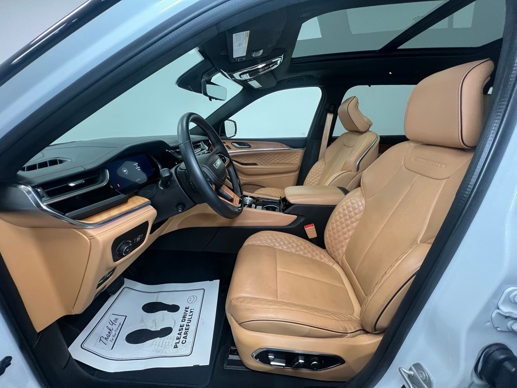 2024 Jeep Grand Cherokee L Summit Reserve photo 3