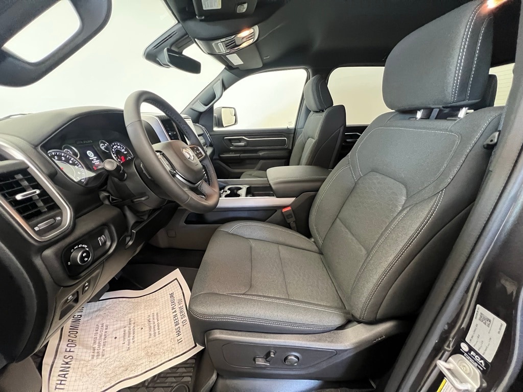 New 2025 Ram 1500 BIG HORN CREW CAB 4X4 5'7 BOX Pickup