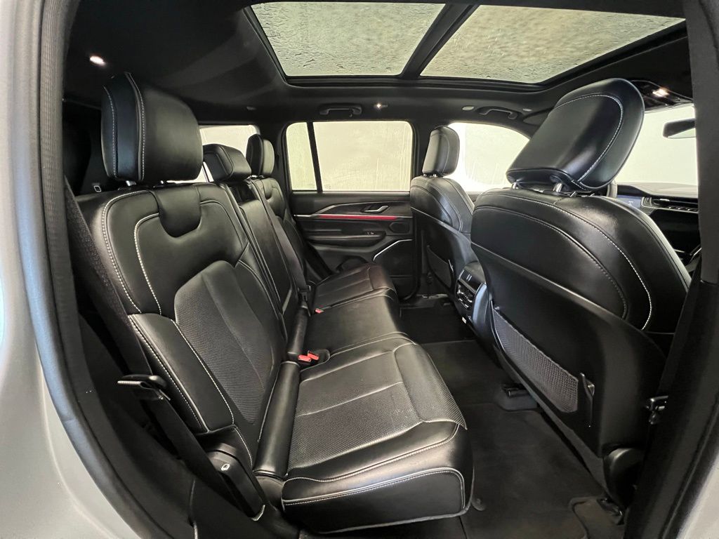 2024 Jeep Grand Cherokee Overland - Photo 8