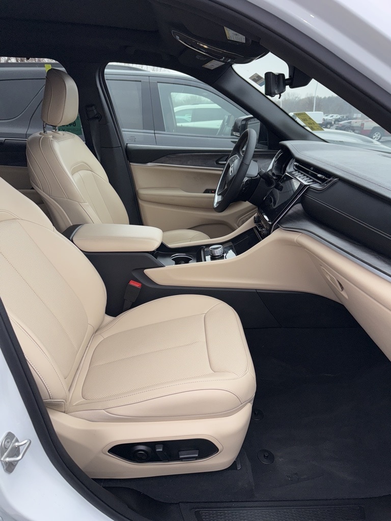 2024 Jeep Grand Cherokee Limited photo 4