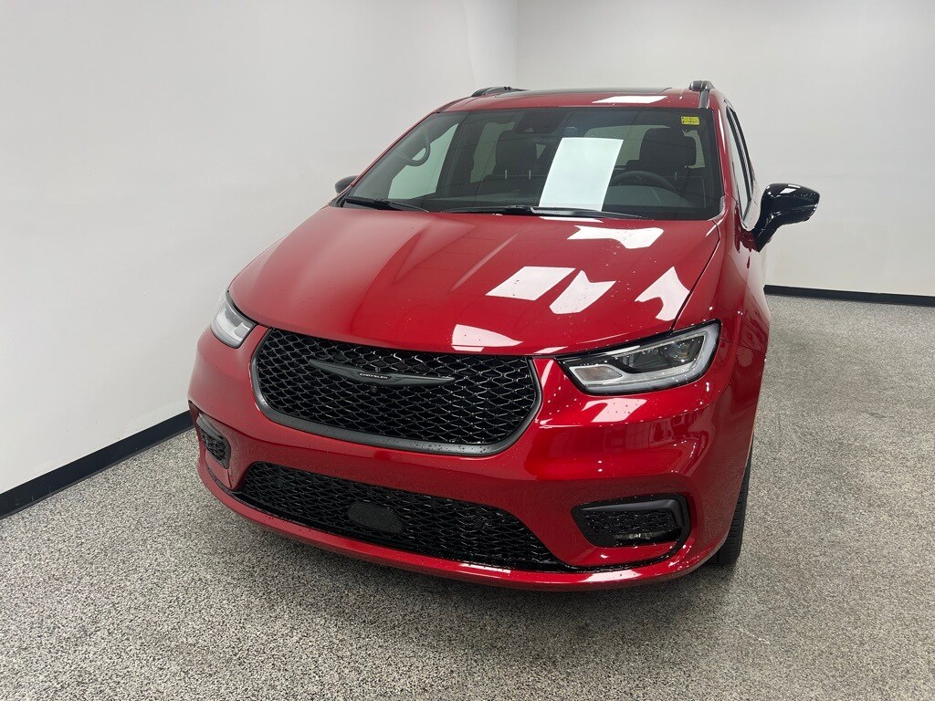 2026 Chrysler Pacifica Limited photo 2