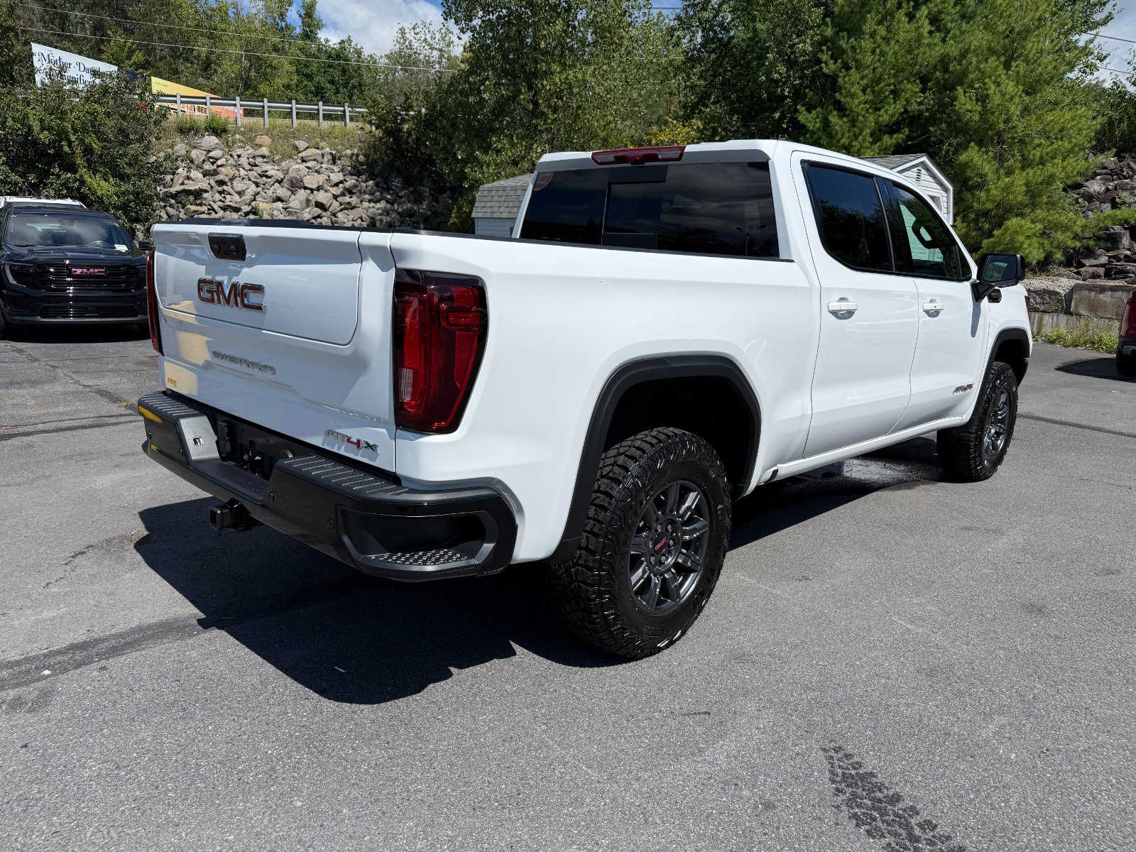 2026 GMC Sierra 1500 AT4X - Photo 5