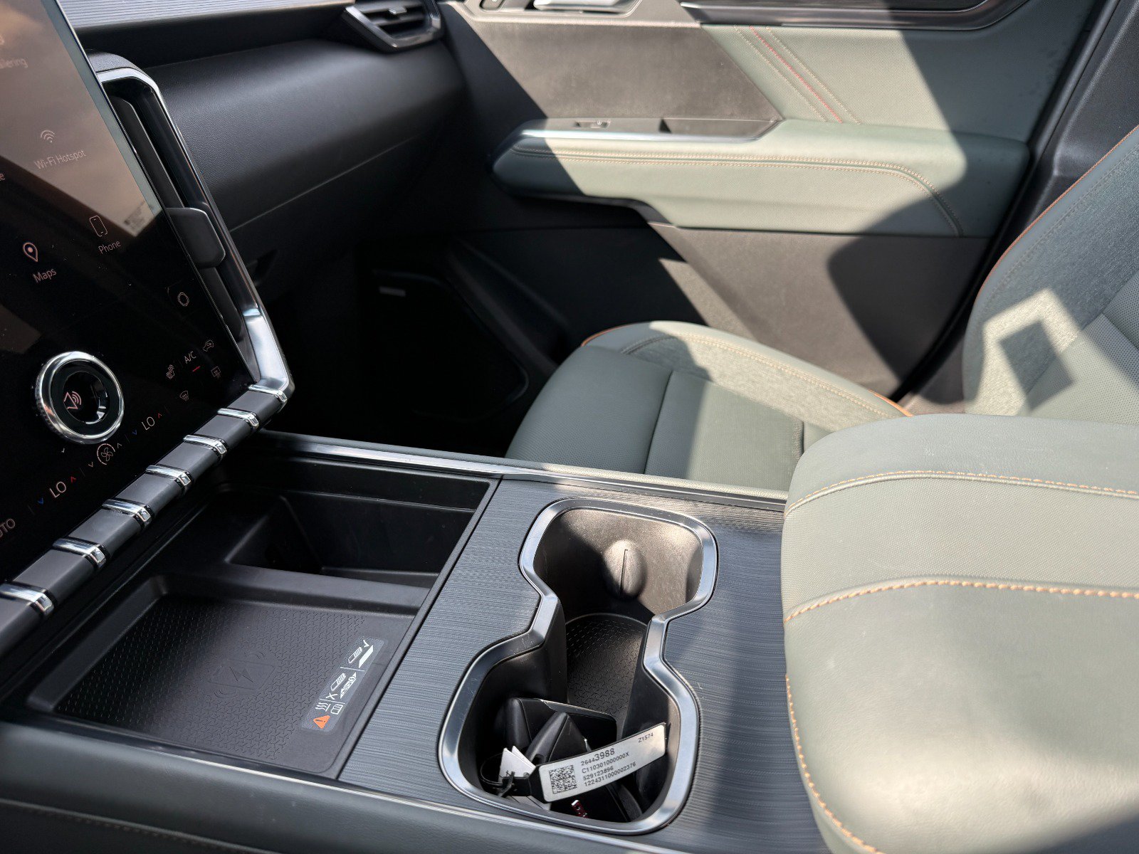 2025 GMC Acadia AT4 - Photo 35