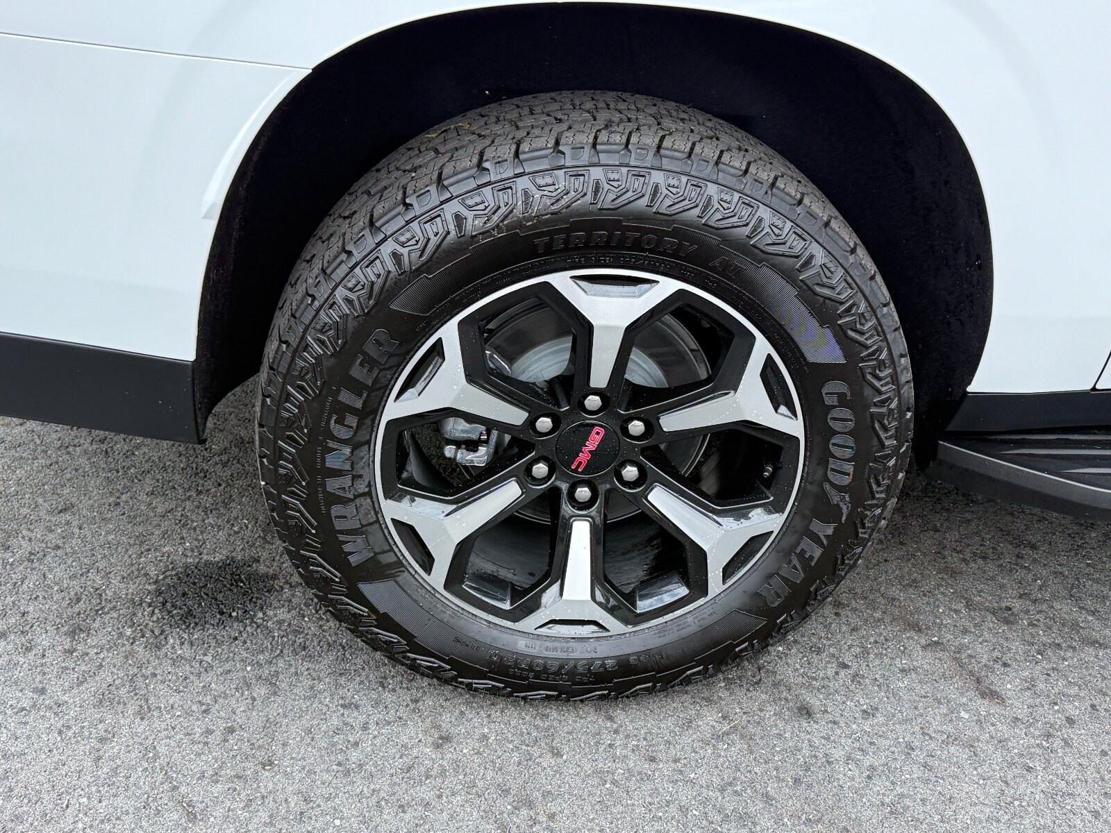 2026 GMC Yukon XL AT4 - Photo 11