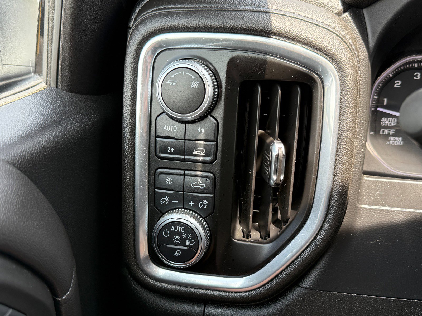 2019 GMC Sierra 1500 SLT - Photo 33