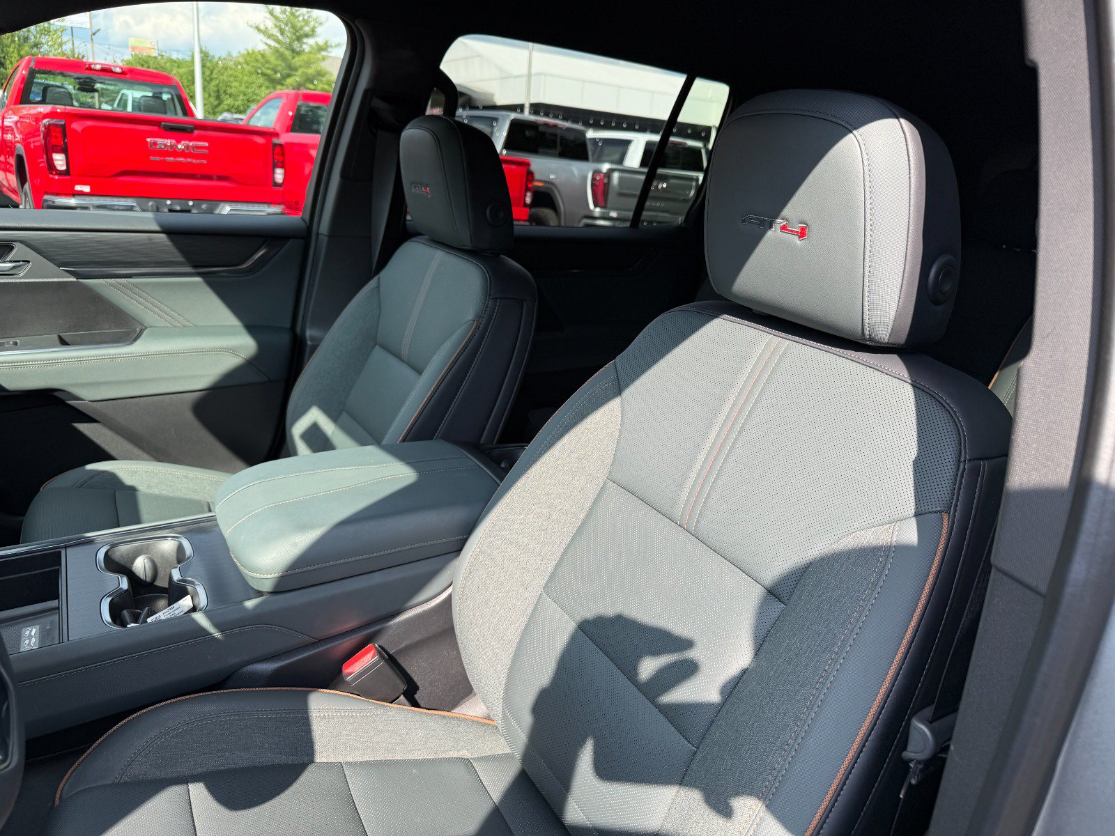 2025 GMC Acadia AT4 - Photo 14