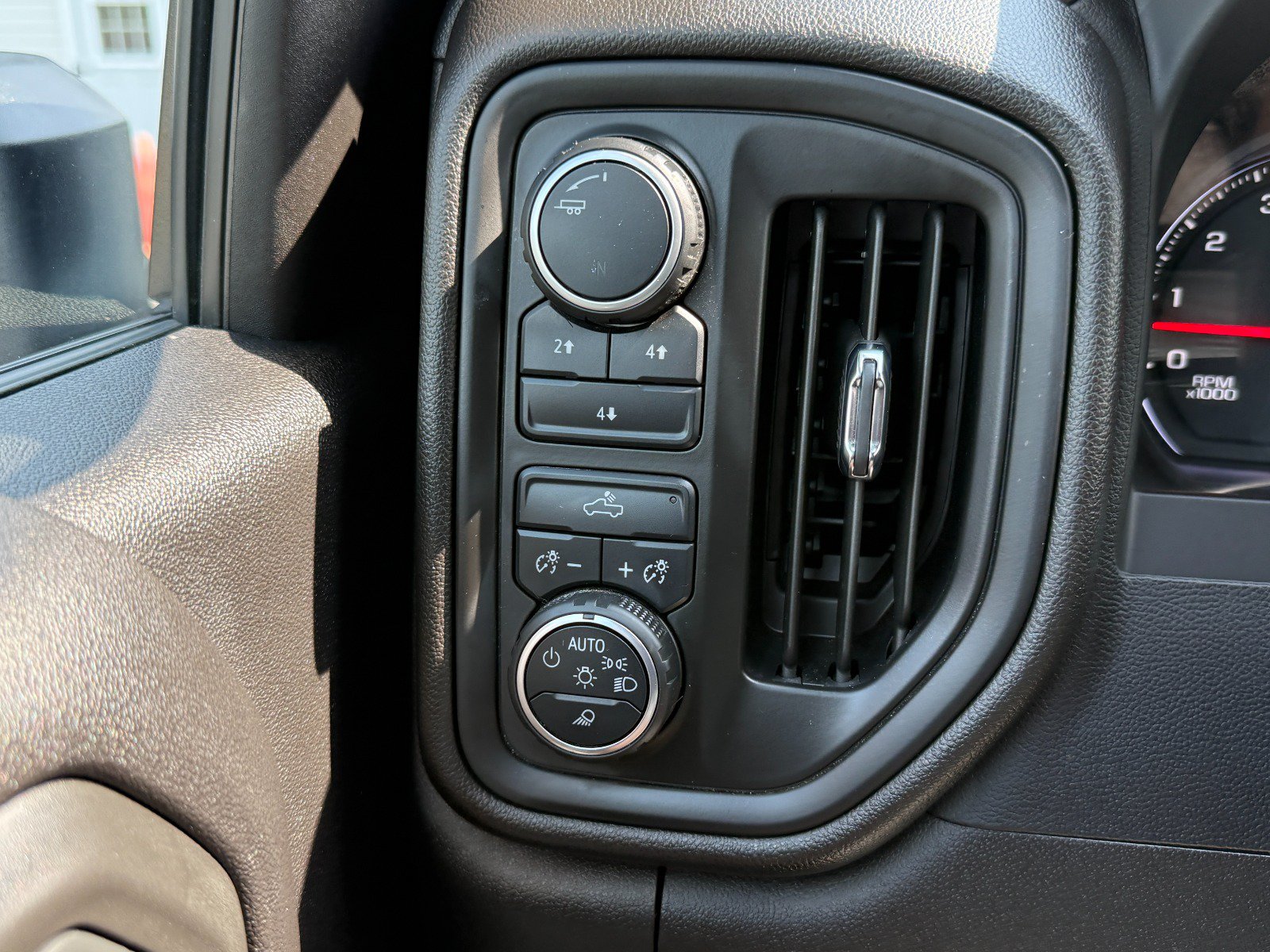 2023 Chevrolet Silverado 2500HD Custom - Photo 27