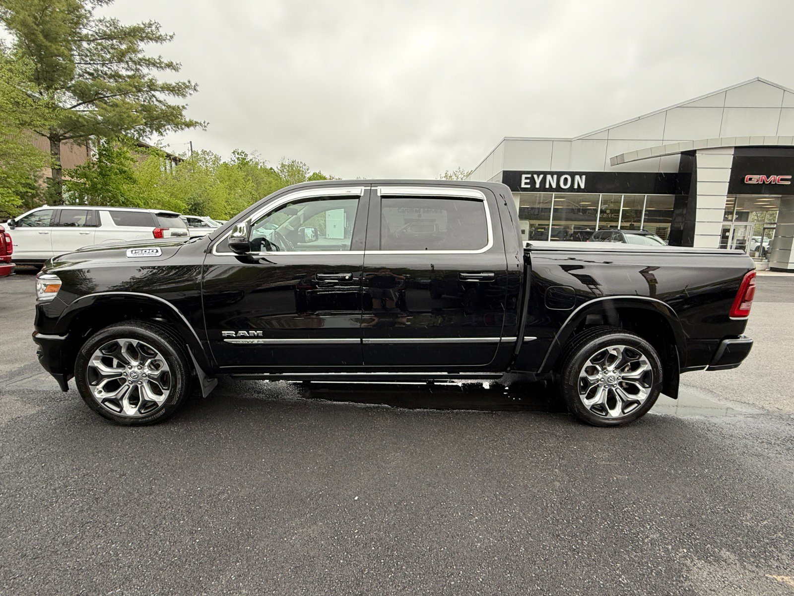 2023 Ram 1500 Limited photo 2