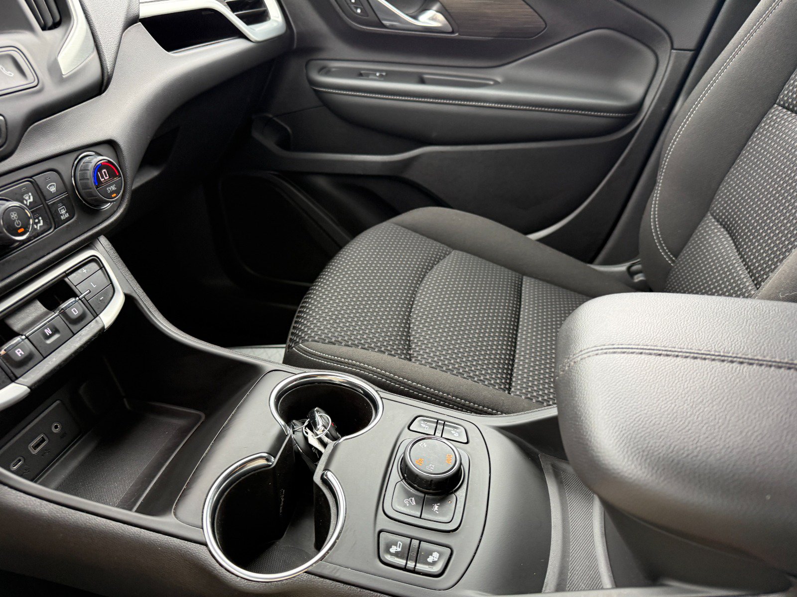 2024 GMC Terrain SLE - Photo 31