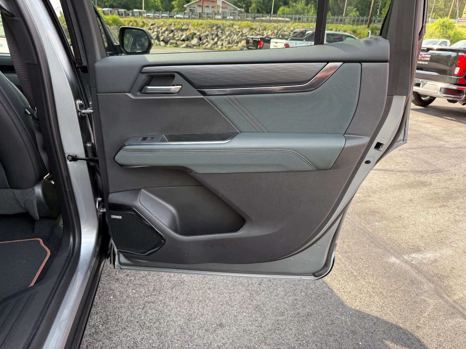 2025 GMC Acadia AT4 - Photo 23