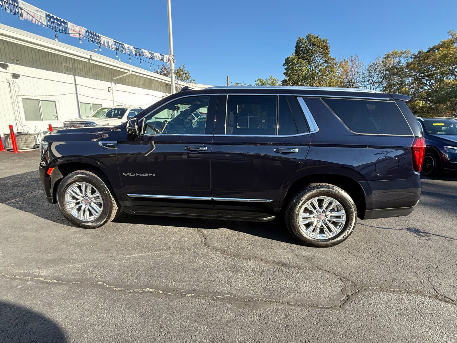 2023 Gmc Yukon SLT photo 2