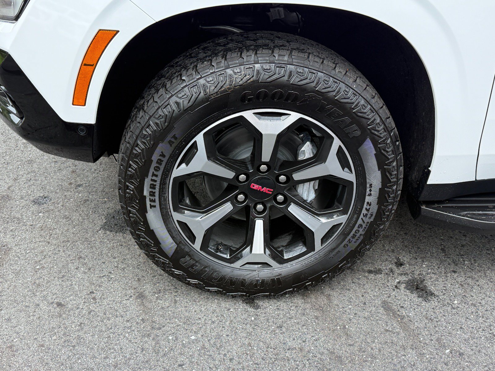 2026 GMC Yukon XL AT4 - Photo 9