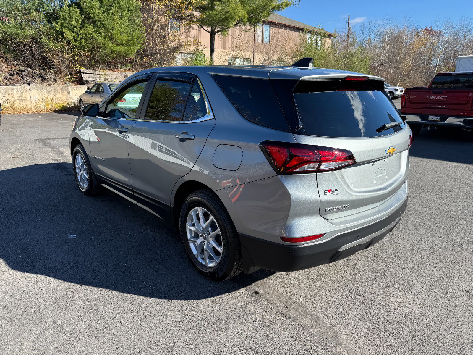 2024 Chevrolet Equinox LT photo 3