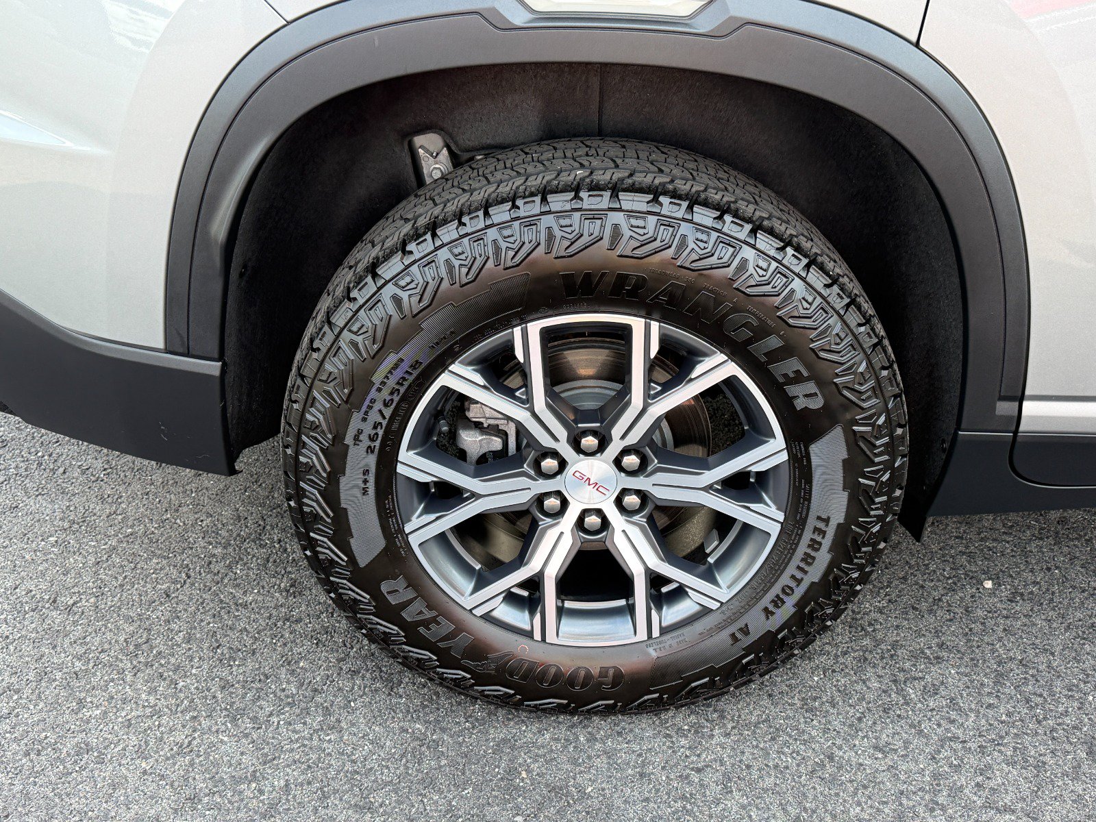 2025 GMC Acadia AT4 - Photo 11
