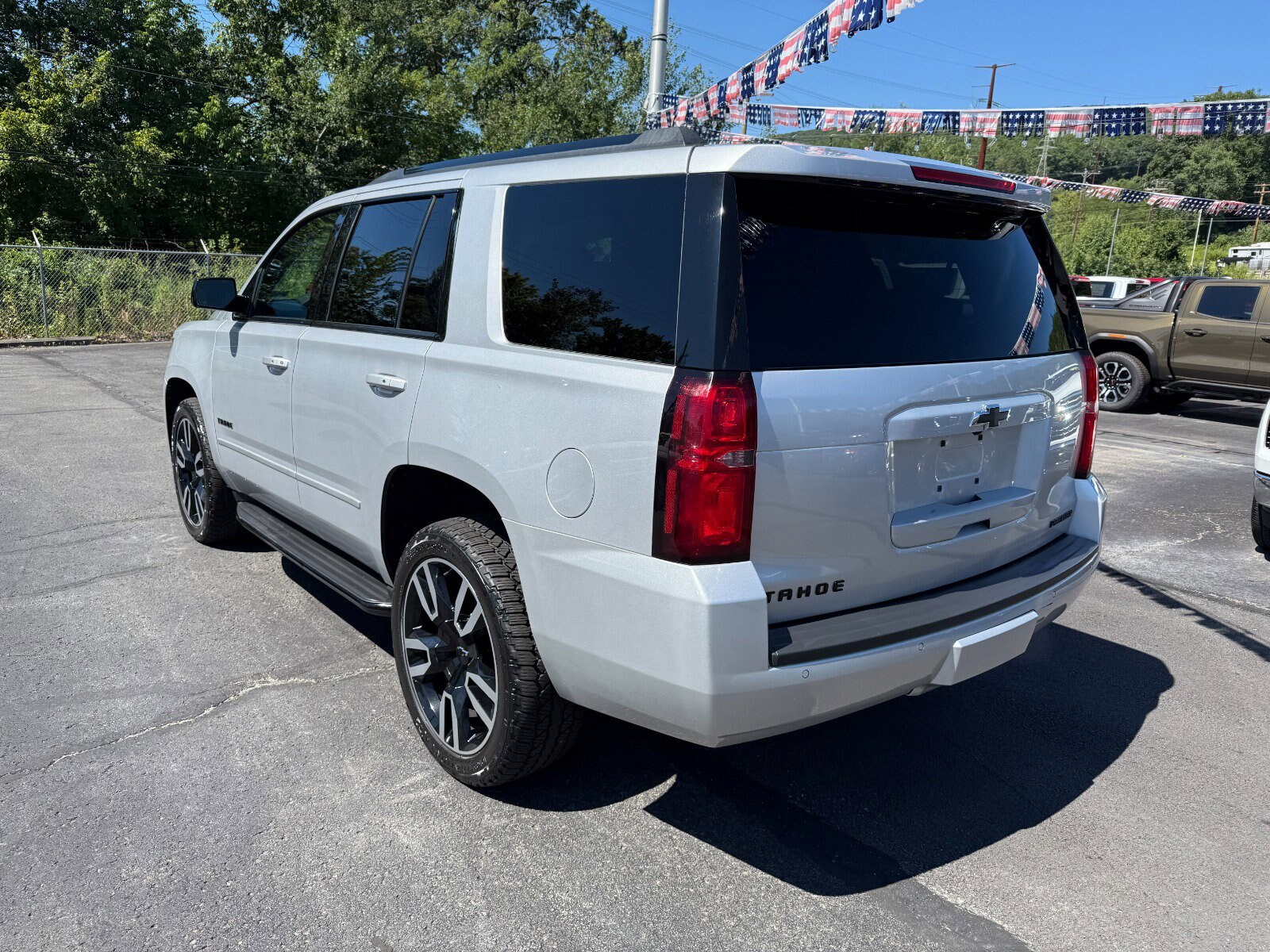 2019 Chevrolet Tahoe Premier photo 3