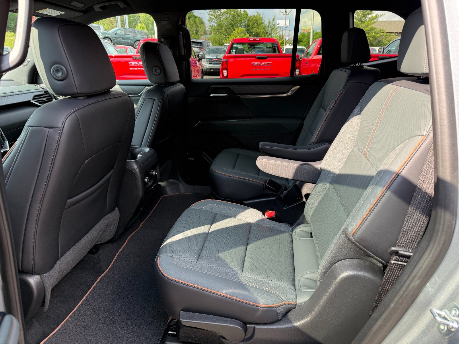 2025 GMC Acadia AT4 - Photo 17