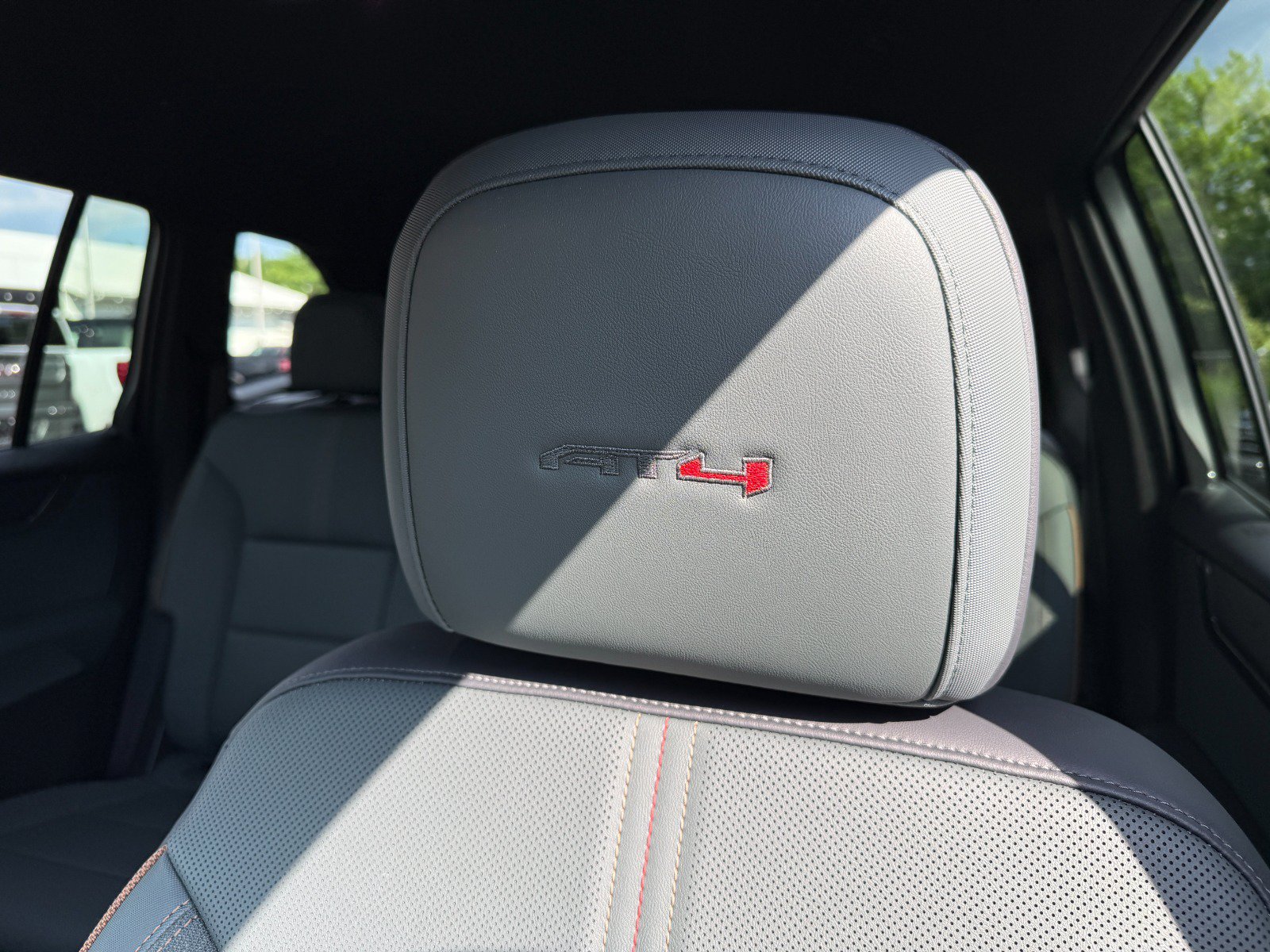 2025 GMC Acadia AT4 - Photo 15