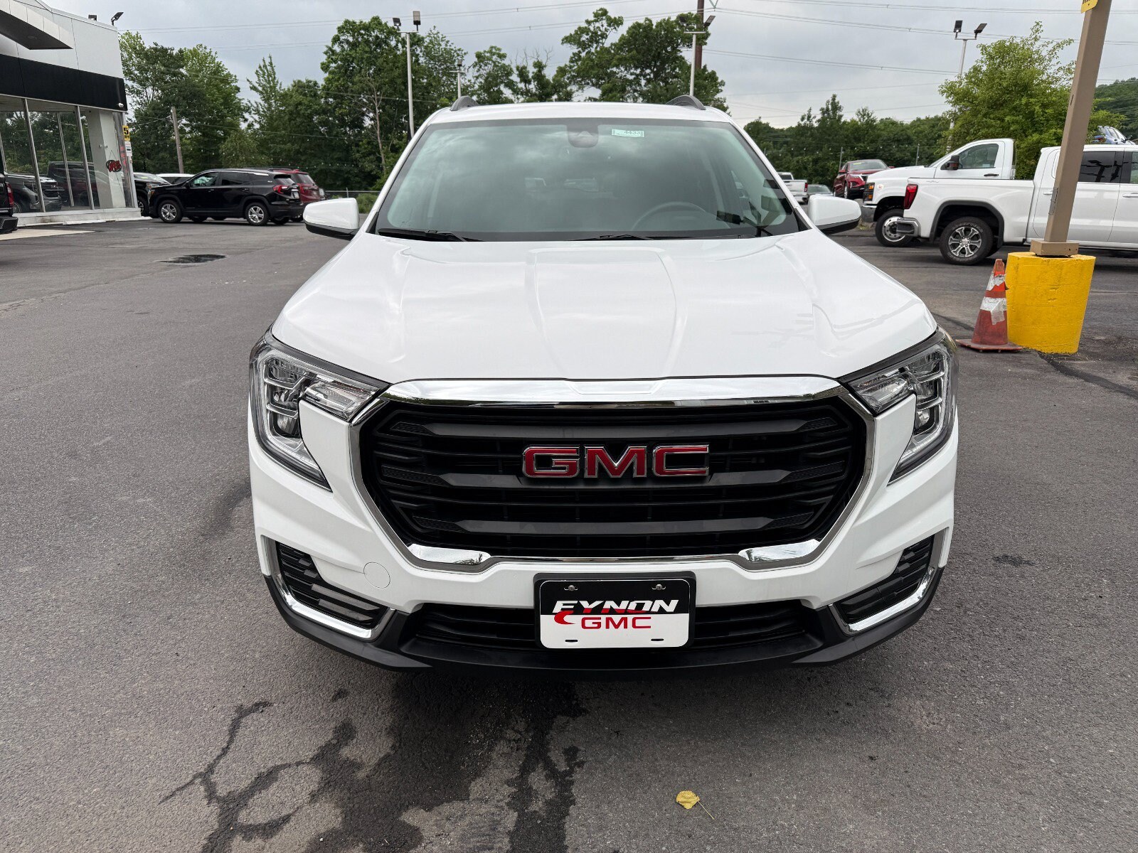 2024 GMC Terrain SLE - Photo 8