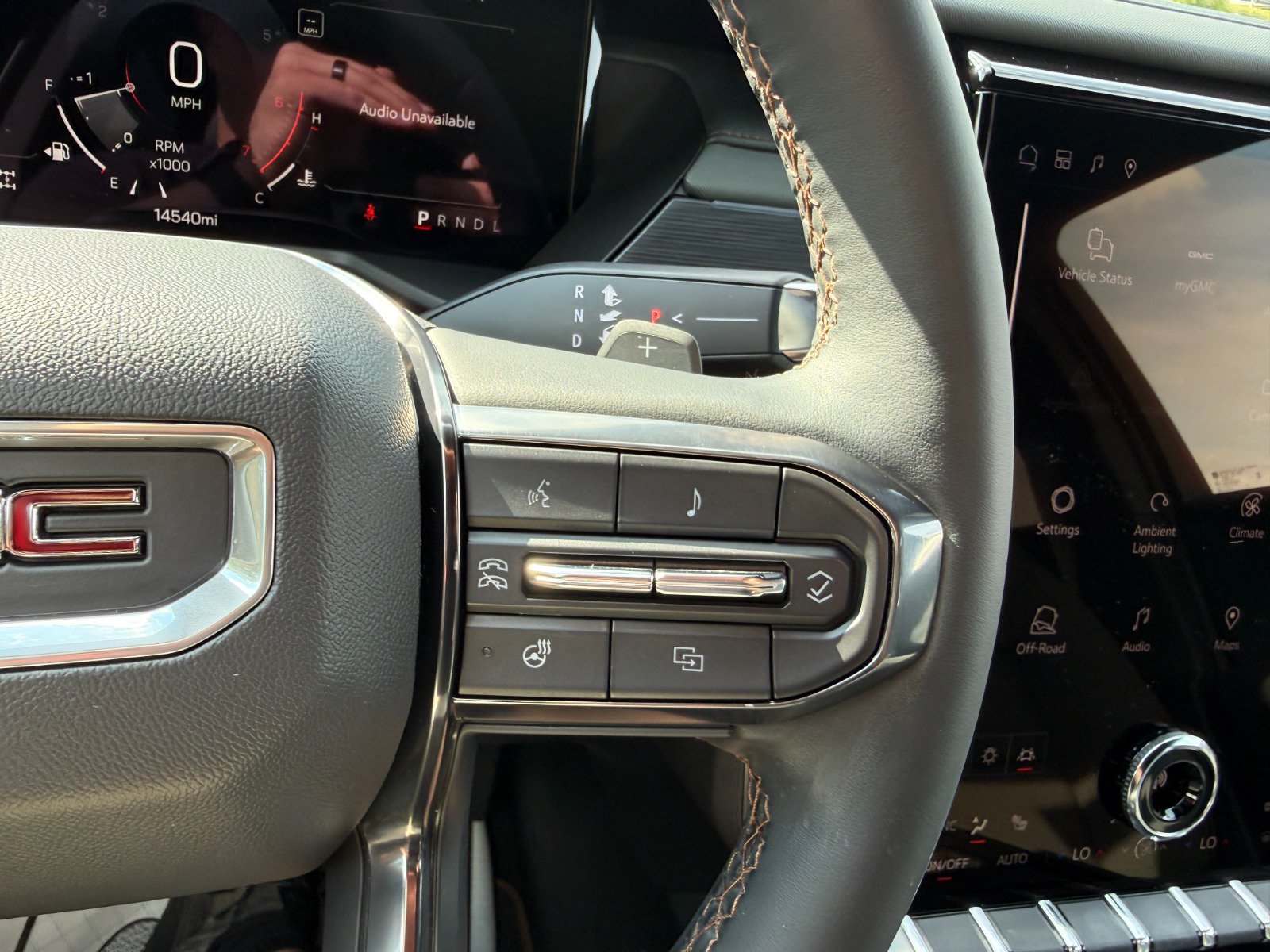 2025 GMC Acadia AT4 - Photo 30
