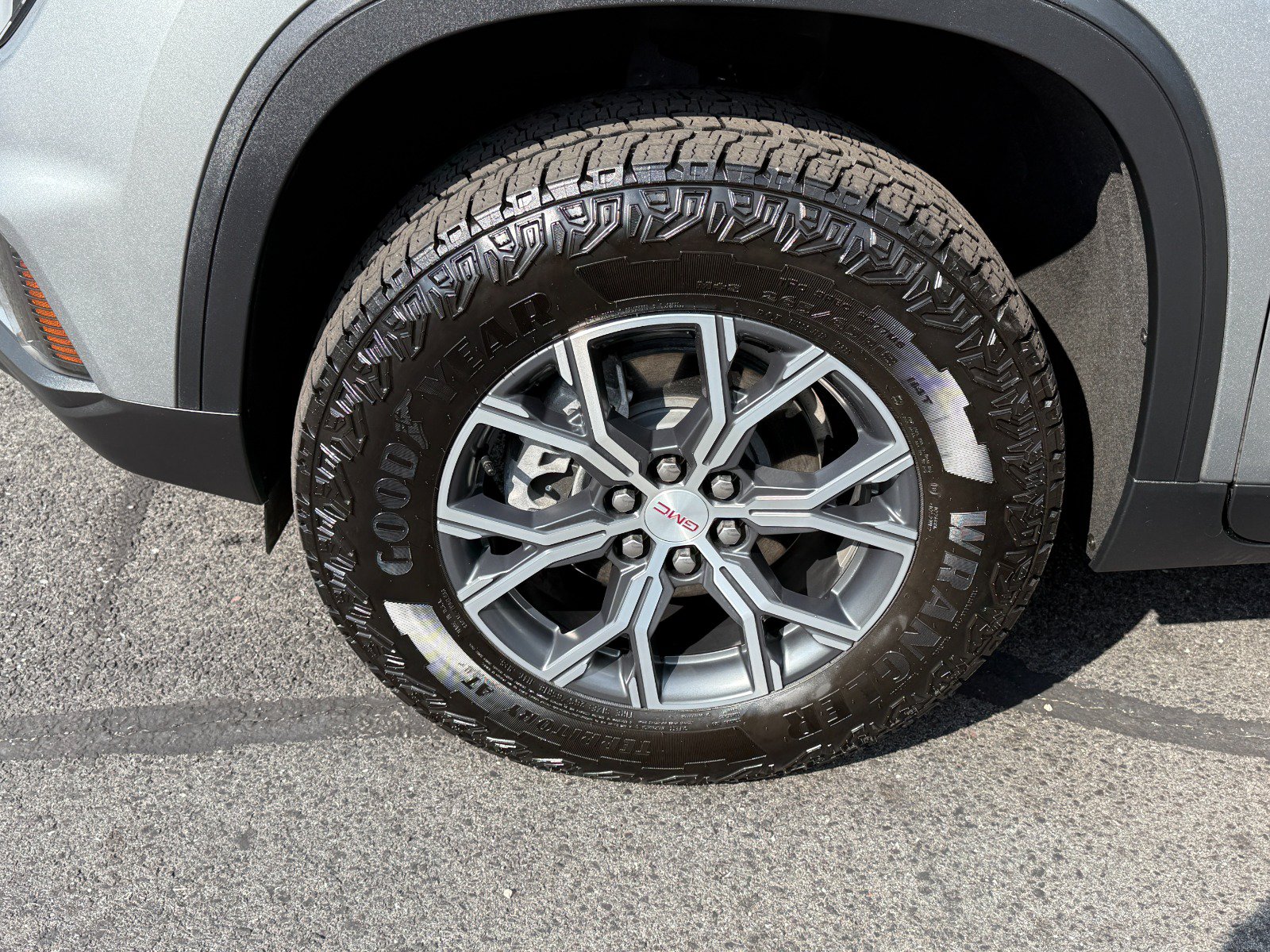 2025 GMC Acadia AT4 - Photo 9