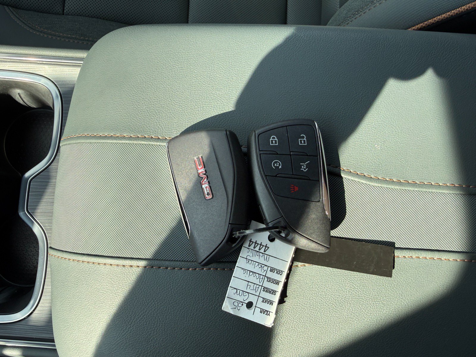 2025 GMC Acadia AT4 - Photo 40