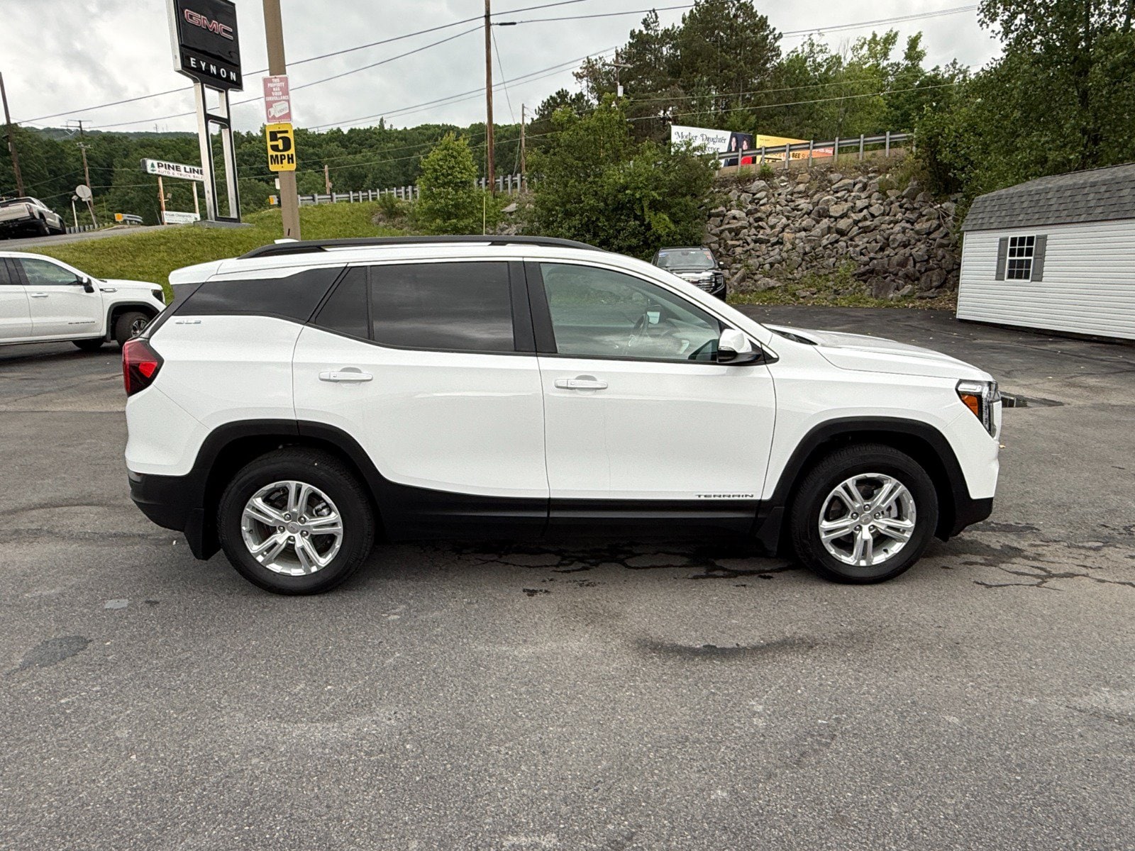 2024 GMC Terrain SLE - Photo 6