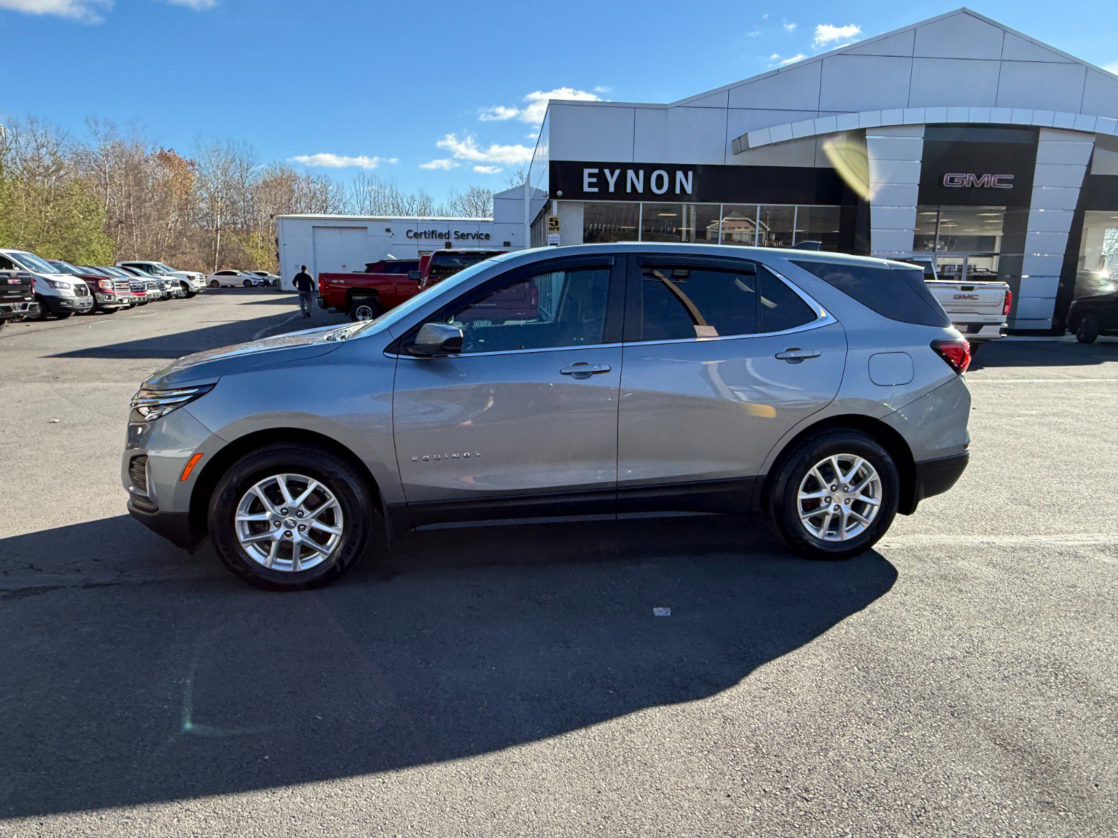 2024 Chevrolet Equinox LT photo 2