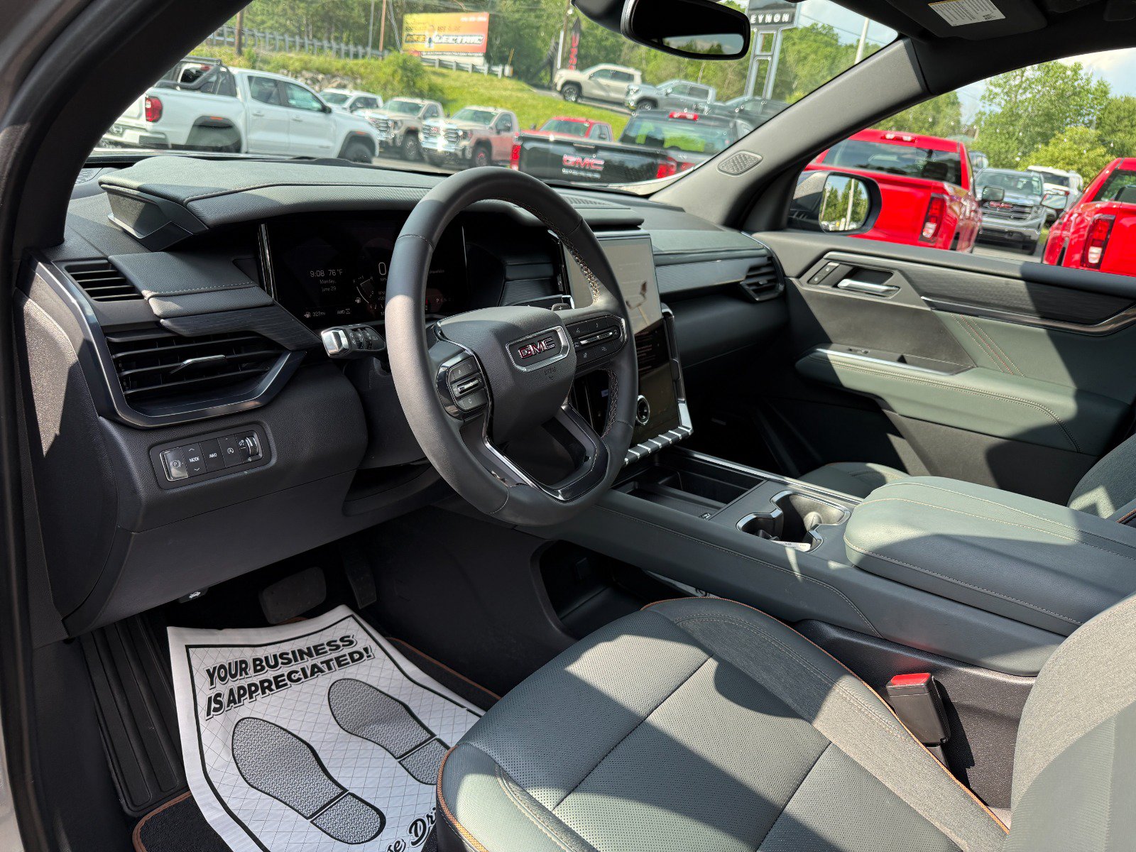 2025 GMC Acadia AT4 - Photo 13