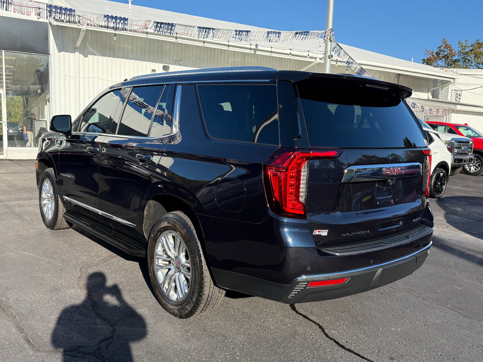 2023 Gmc Yukon SLT photo 3