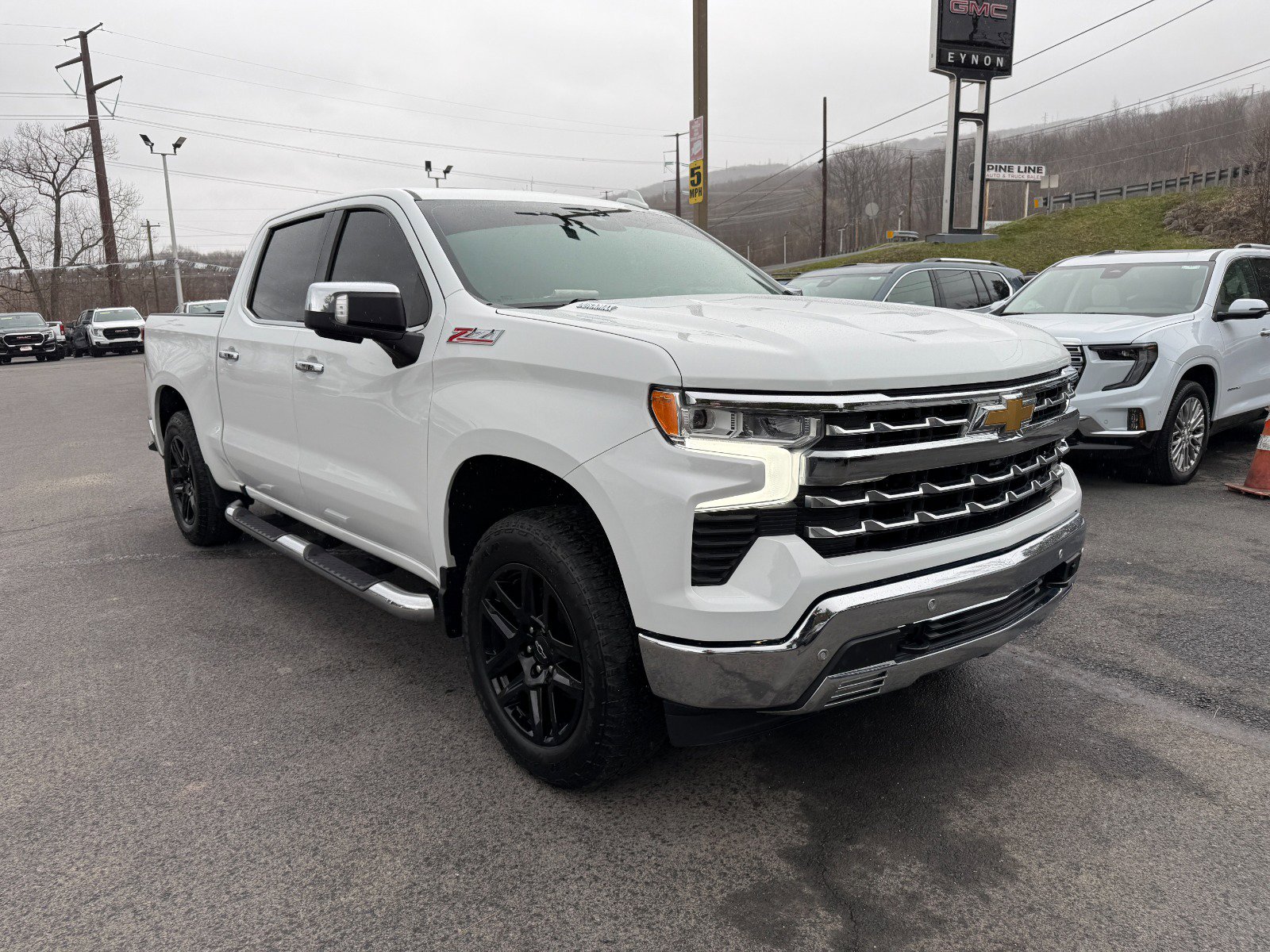 2022 Chevrolet Silverado 1500 LTZ - Photo 7