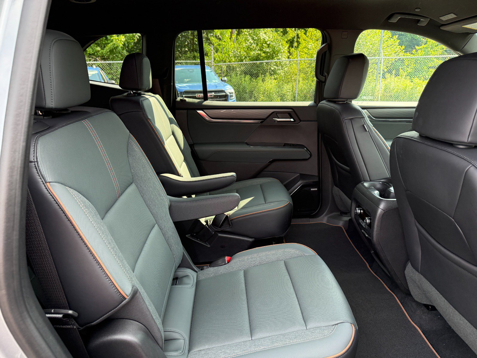 2025 GMC Acadia AT4 - Photo 22