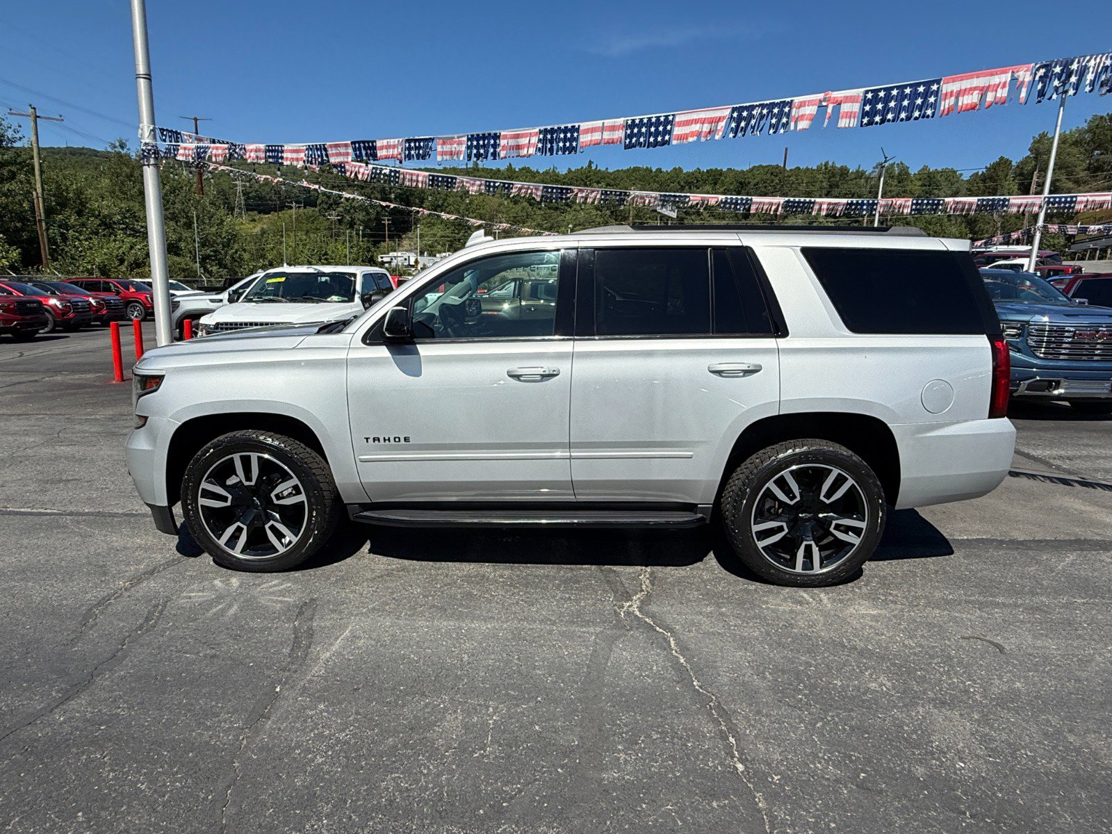 2019 Chevrolet Tahoe Premier photo 2