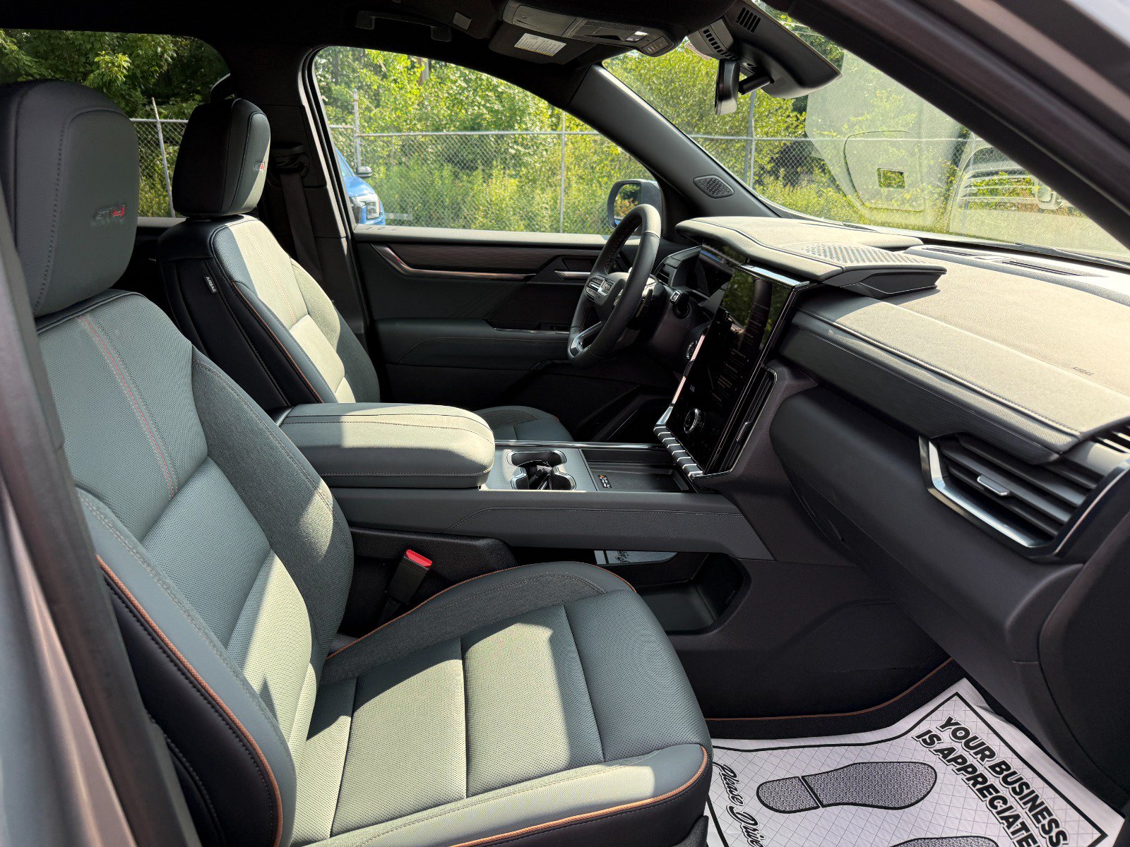2025 GMC Acadia AT4 - Photo 24