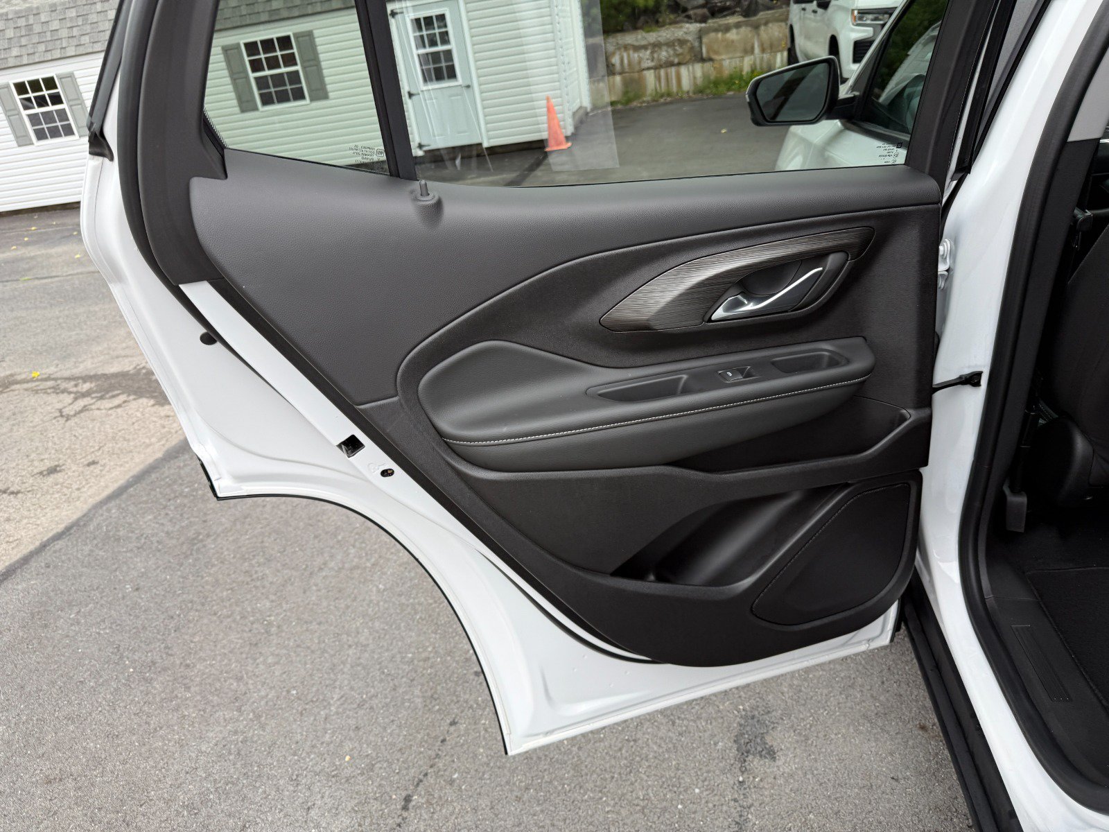 2024 GMC Terrain SLE - Photo 17