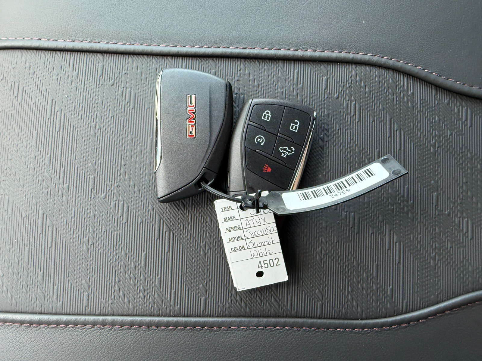 2026 GMC Sierra 1500 AT4X - Photo 43