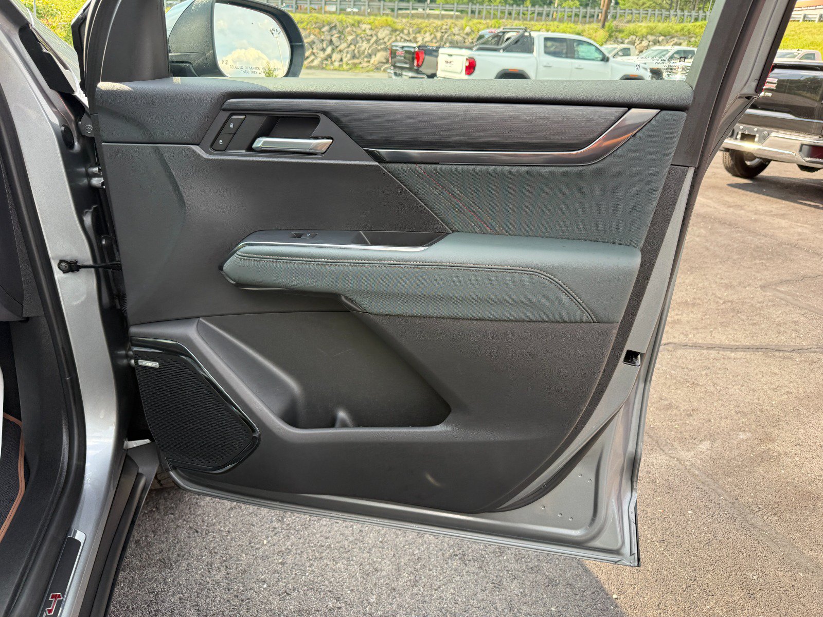 2025 GMC Acadia AT4 - Photo 25