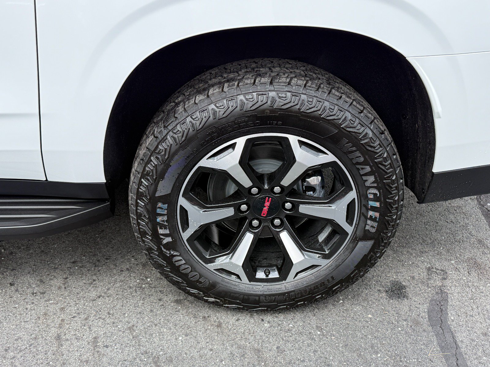 2026 GMC Yukon XL AT4 - Photo 10