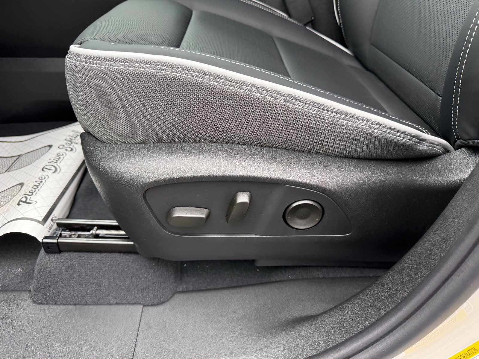2026 GMC Sierra EV Elevation - Photo 22