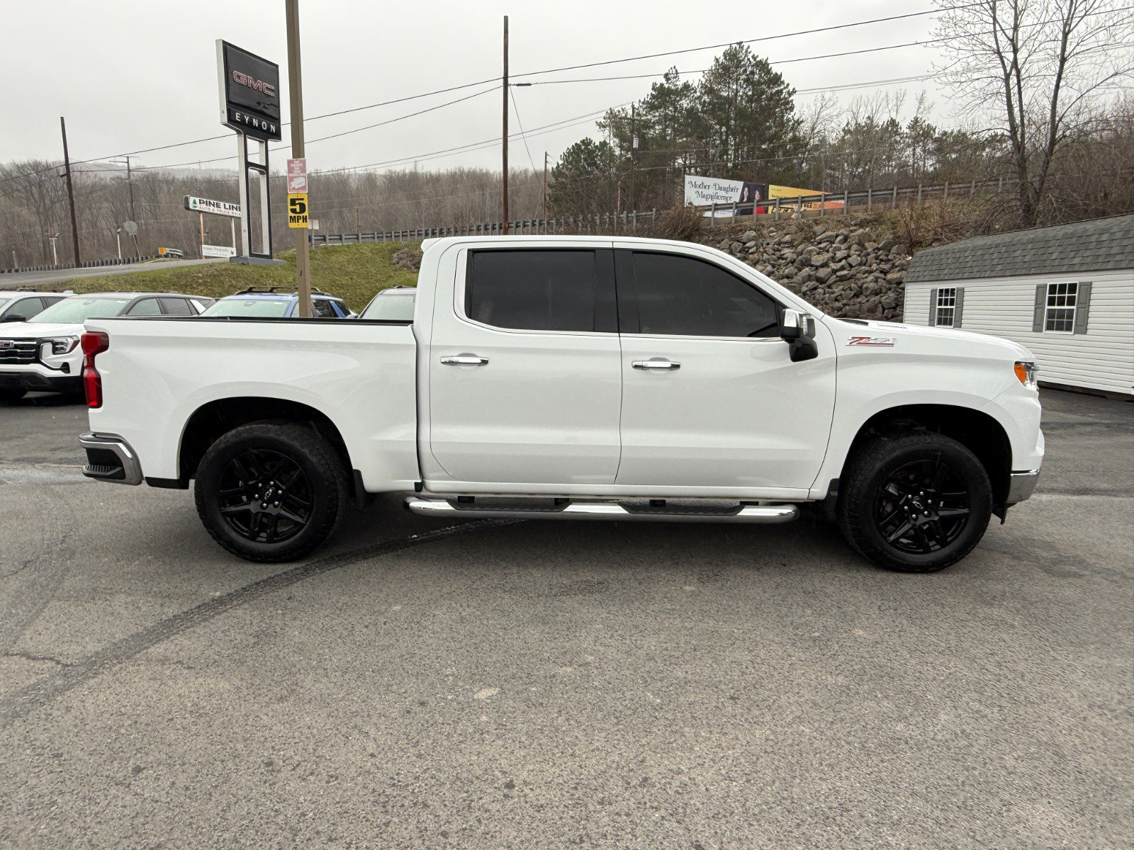 2022 Chevrolet Silverado 1500 LTZ - Photo 6