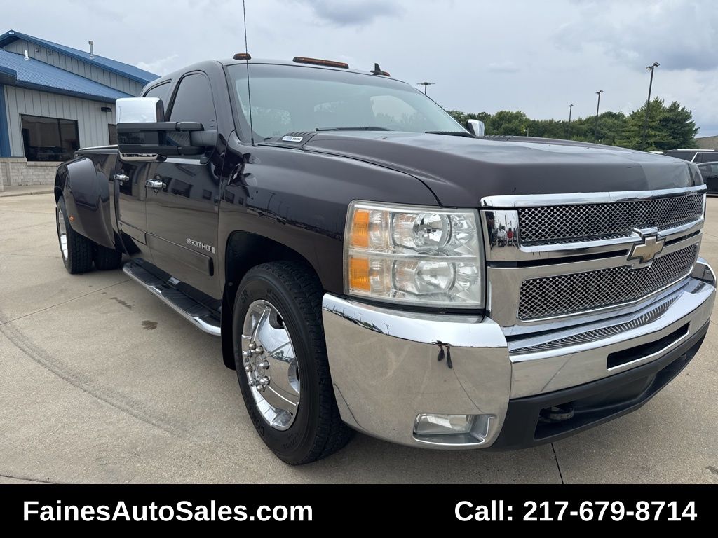 2008 Chevrolet Silverado 3500HD LT photo 2