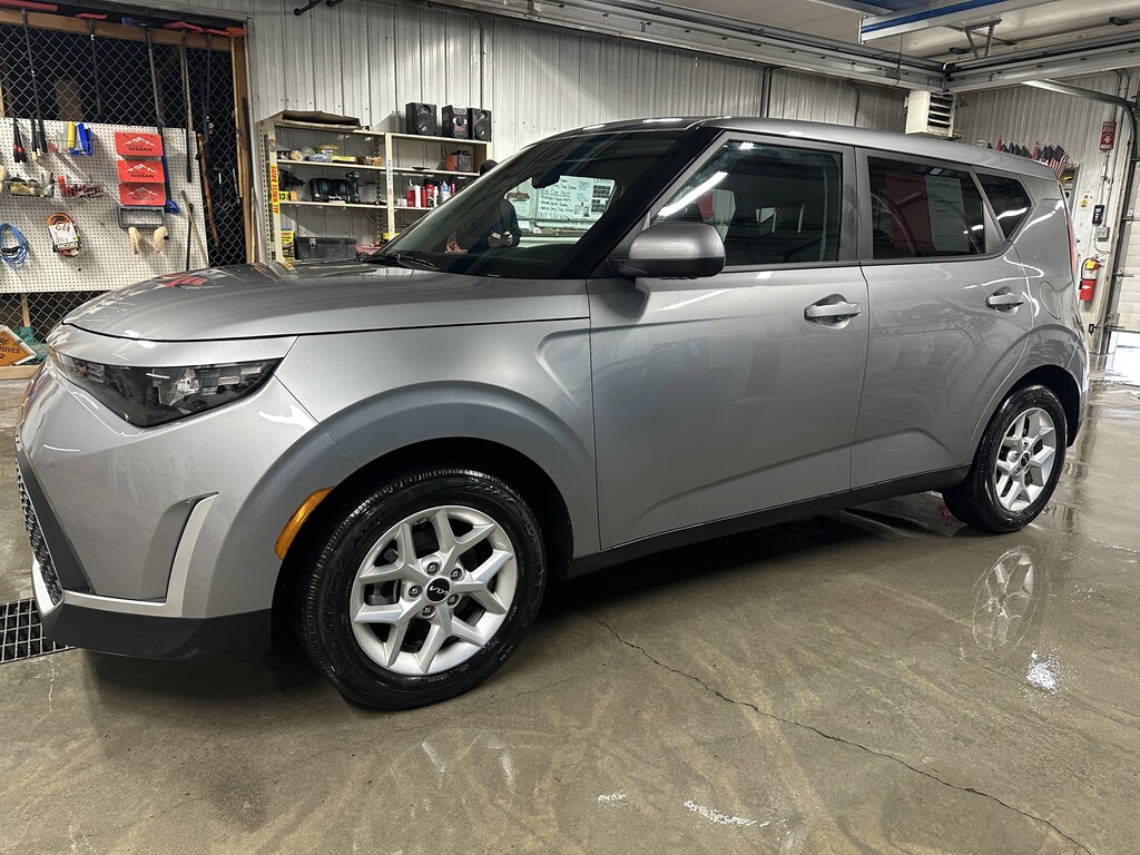 Used 2024 Kia Soul LX LX IVT