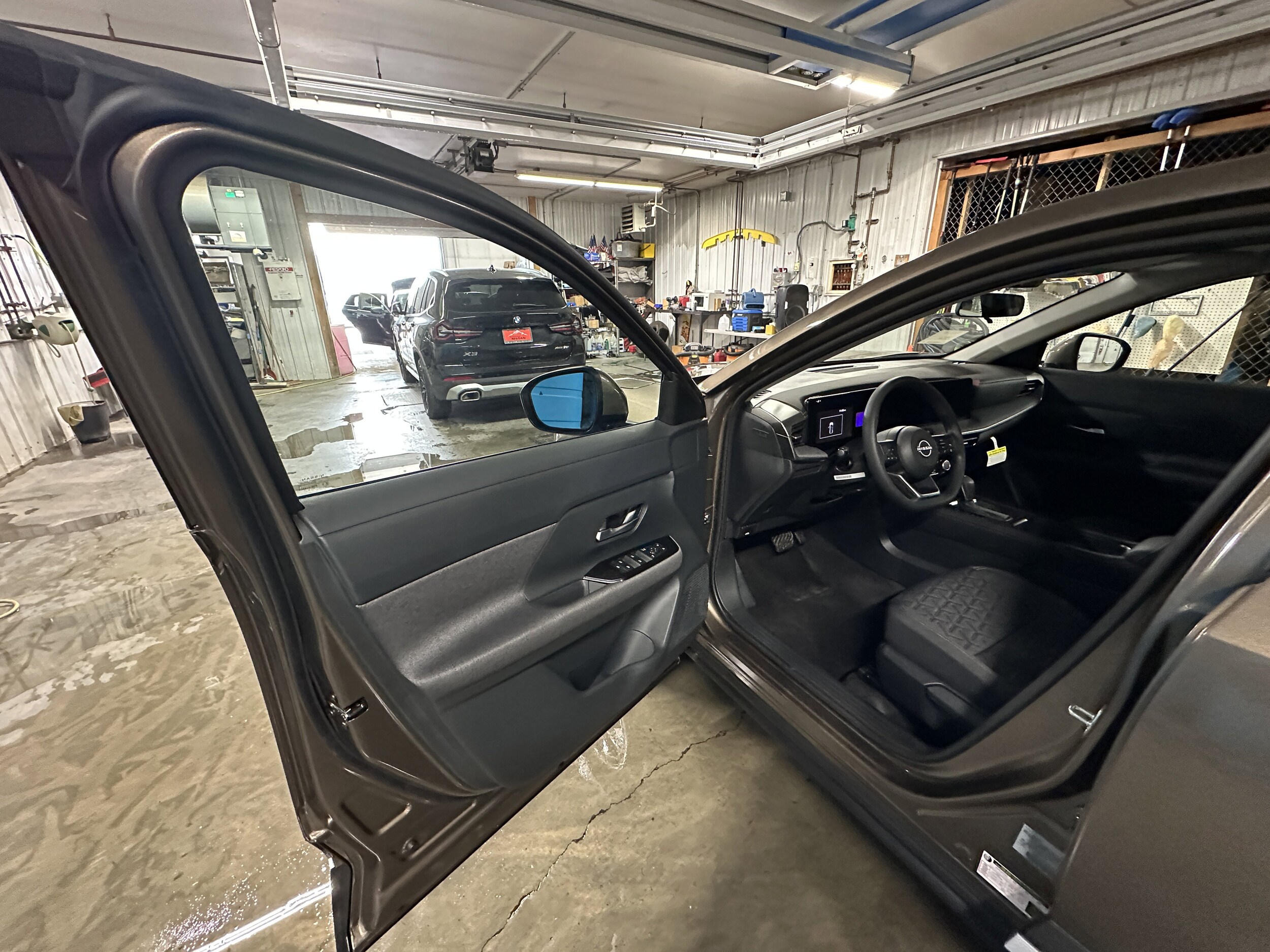 2025 Nissan Kicks SV photo 2