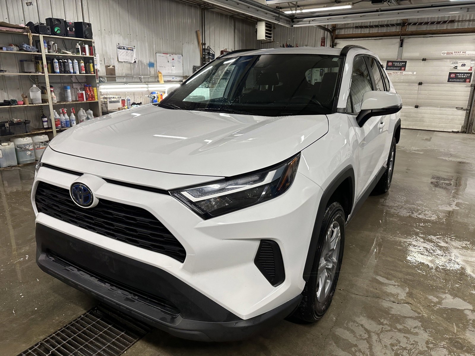 2022 Toyota RAV4 Hybrid XLE photo 3
