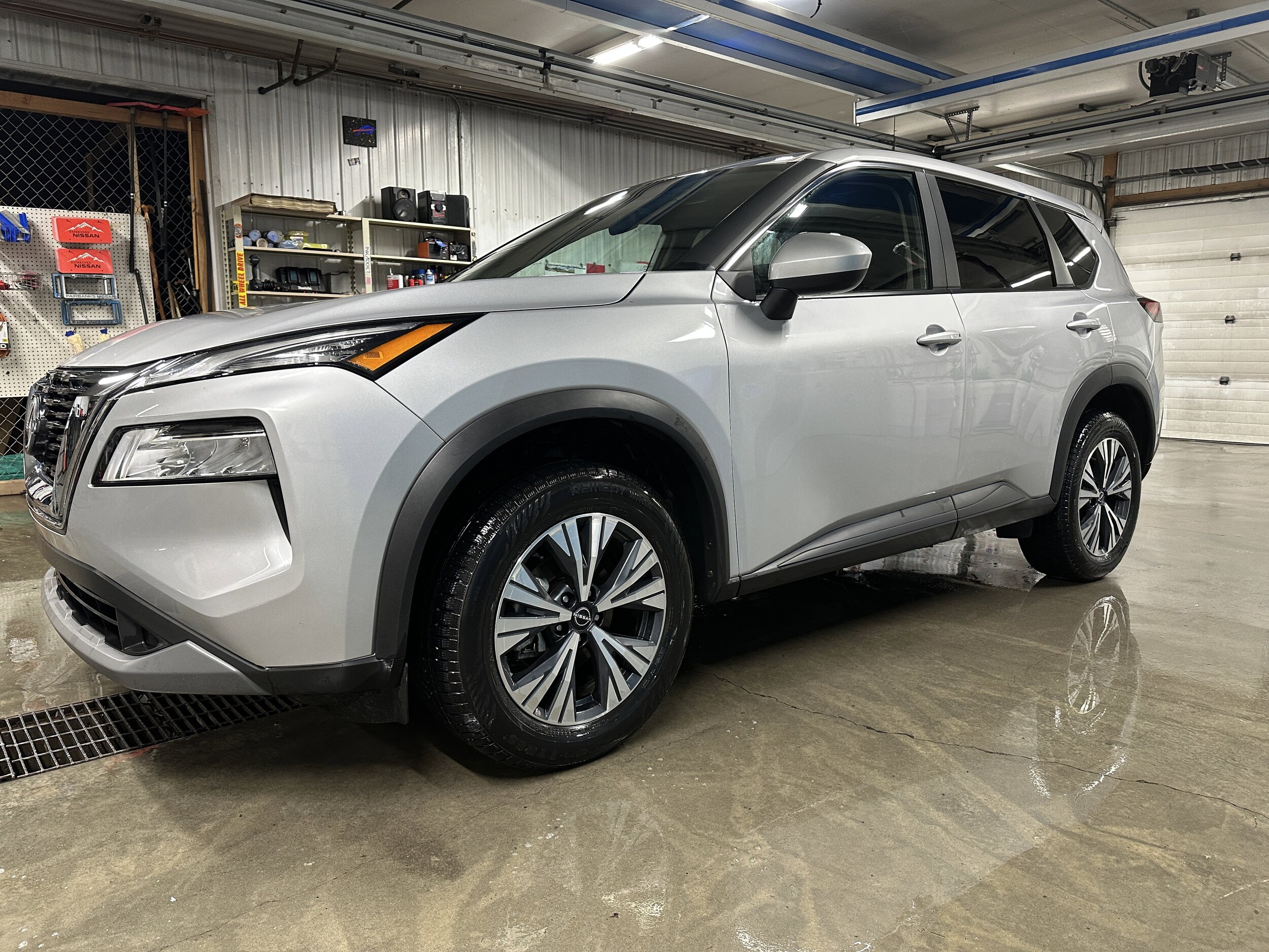 2023 Nissan Rogue SV photo 3